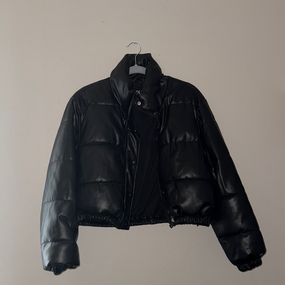 Zara Women's Black Puffer Jacket